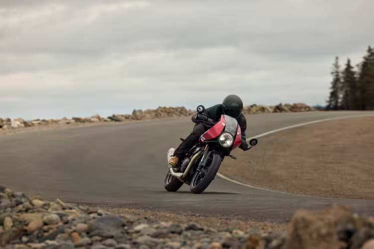 Thruxton 400