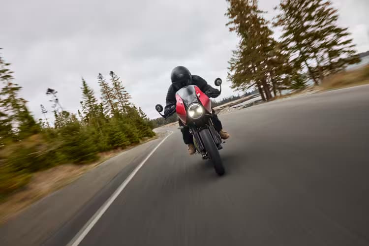 Thruxton 400