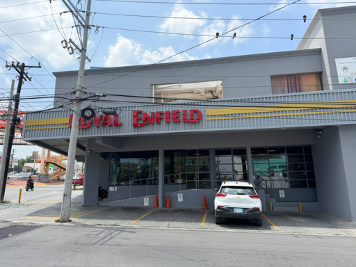 Fachada de Royal Enfield Cumbres